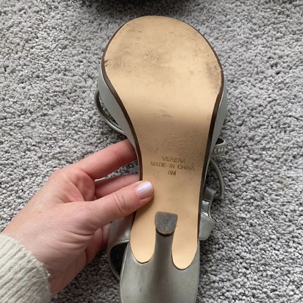 Silver heels  - Picture 6 of 9